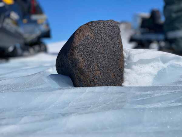 7.6 kg meteorite found in Antarctica